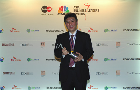 Dr.Liu Jiren Awarded Asia Innovator of the Year at the 6th CNBC Asia Business Leaders Awards Ceremony